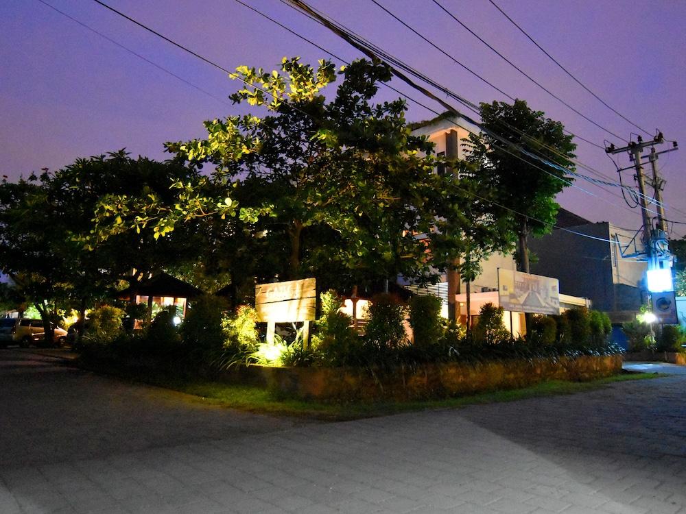 ガンガ ホテル&アパートメント デンパサール エクステリア 写真